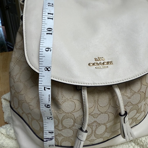 Coach Signature backpack - Picture 3 of 9